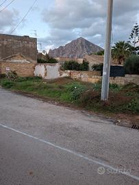 Casolare con terreno edificabile