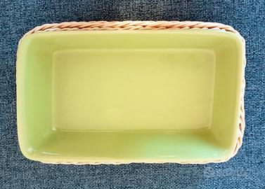 Pirofila in ceramica con cestino di vimini