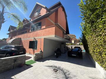 Villa di 225 m² con più di 5 locali a Giugliano in