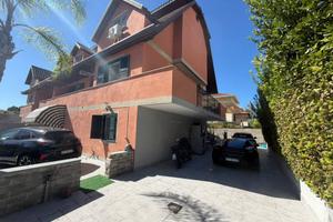 Villa di 225 m² con più di 5 locali a Giugliano in