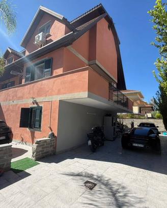 Villa di 225 m² con più di 5 locali a Giugliano in