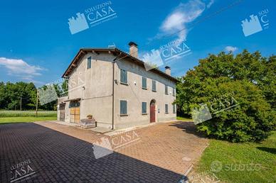 Casa indipendente di 360 m² con più di 5 locali e 