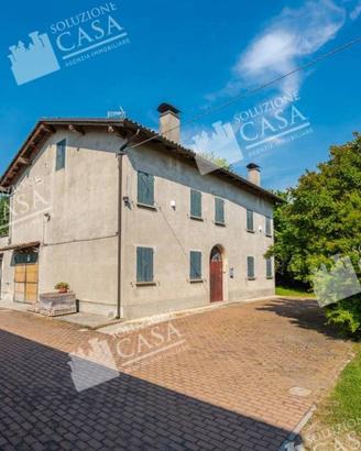Casa indipendente di 360 m² con più di 5 locali e 