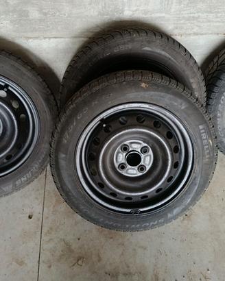 Pneumatici invernali con cerchi 175/65/R15