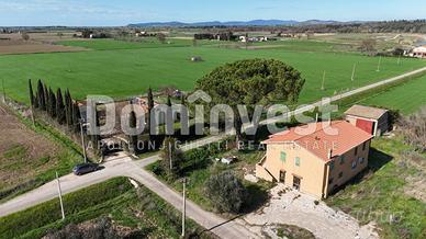Rustico / Casale di 300 m² con 5 locali a Manciano