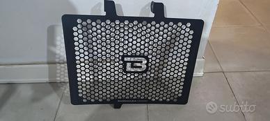 COPRIRADIATORE
BARRACUDA per Triumph Trident 660