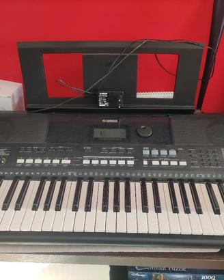 Pianola Yamaha 61 tasti 700 voci  elettrico 