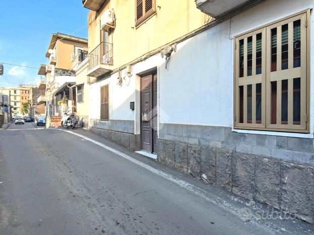 RAPISARDI-Via Mandrà:2vani con Terrazzo