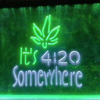 Insegna LED Cannabis "It's 4:20 Somewhere "