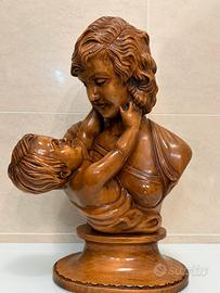 Scultura in legno intagliato di Madre con Bambino