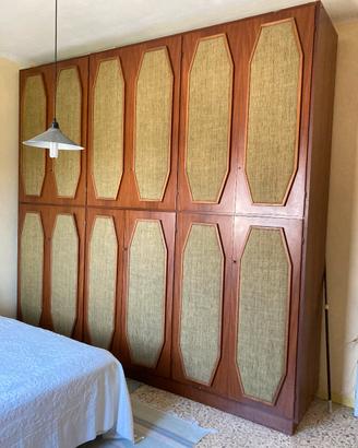 ARMADIO IN LEGNO MASSICCIO
