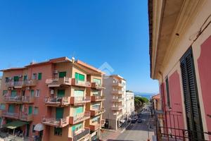 6 LOCALI A GAETA