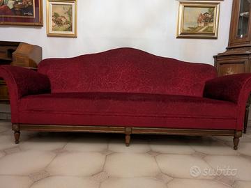 Divano e poltrone rossi stile classico coordinati