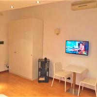 Zona museo monolocale arredato