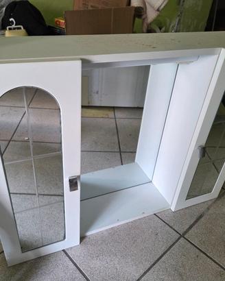 Mobiletto bagno con specchi e luci