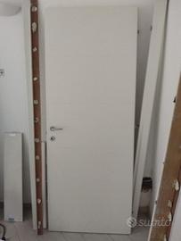 Porta interna bianca + struttura esterna 210 x 80