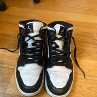Scarpe Jordan bianche e nere