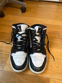 Scarpe Jordan bianche e nere