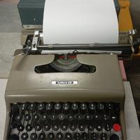 macchina da scrivere lettera 22 olivetti