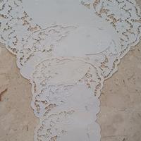 centri  ricamati a mano ad intaglio 