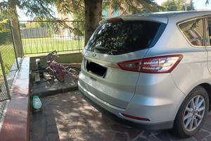  macchina Ford s max