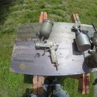 Varie pistole verniciatore a spruzzo