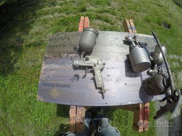 Varie pistole verniciatore a spruzzo