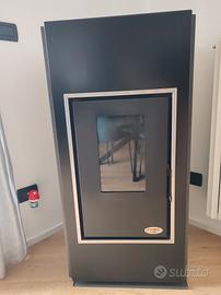 Termostufa a pellet Karmek One modello Aquos 
