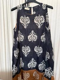 Vestito blu smanicato elegante con fantasia