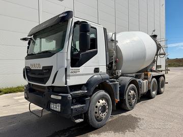 IVECO TRAKKER 400 con betoniera Liebherr