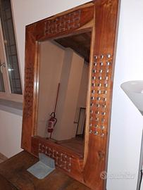 Tavolo vintage e mobili etnici