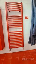 radiatore d'arredo rosso ferrari