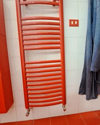 radiatore d'arredo rosso ferrari