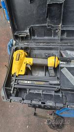 Sparachiodi aria compressa Dewalt da 1 a 5 cm