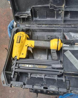 Sparachiodi aria compressa Dewalt da 1 a 5 cm