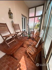 Tavolo e sedie da giardino