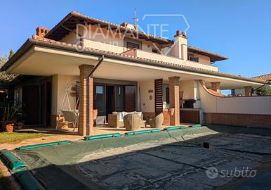 Villa bifamiliare con taverna e piscina