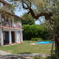 Appartamento in villa con giardino e piscina