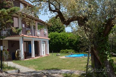 Appartamento in villa con giardino e piscina