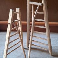 Coppia di scale decorative in legno fatte a mano