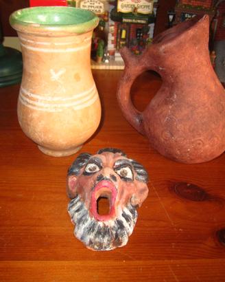 2 anfore+maschera in terra cotta