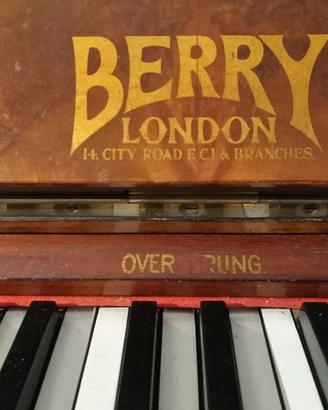 Pianoforte verticale Berry London