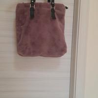 Borsa in morbida pelliccia sintetica 