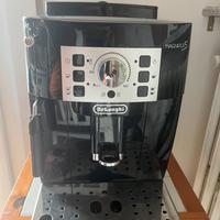 Macchina del caffe Delonghi Magnifica S