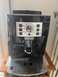 Macchina del caffe Delonghi Magnifica S