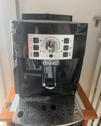 Macchina del caffe Delonghi Magnifica S