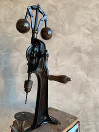 Antico trapano a colonna epoca 1920