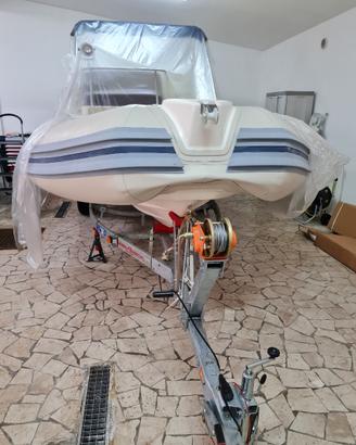 Gommone maestrale 560 pari al nuovo