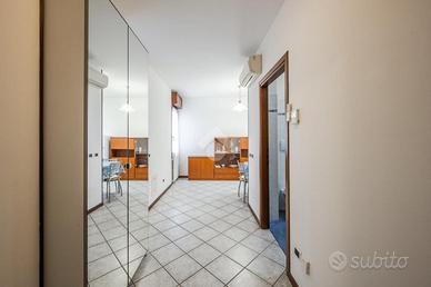 MONOLOCALE A BOLOGNA