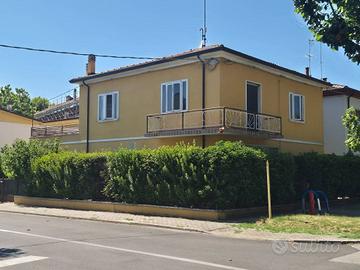 Casa indipendente di 200 m² con più di 5 locali e 